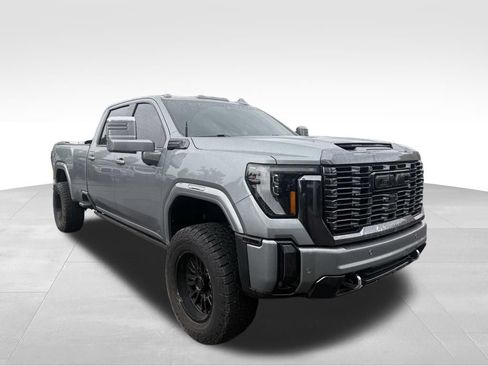 Used 2024 GMC Sierra 3500 Denali Ultimate AWD/4WD image 2