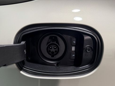 Certified 2025 Porsche Cayenne Turbo image 42