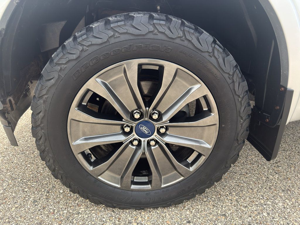 Used 2018 Ford F150 Lariat w/ Equipment Group 502A Luxury AWD/4WD image 12