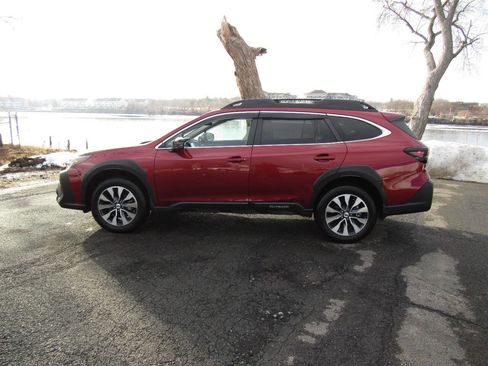 Used 2024 Subaru Outback Limited image 4