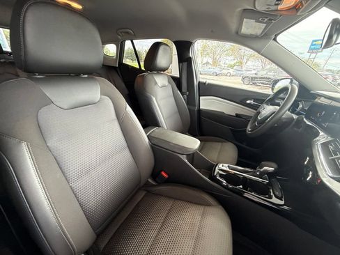 Used 2024 Chevrolet Trax LT FWD image 27
