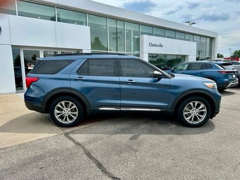Used 2020 Ford Explorer XLT w/ Equipment Group 202A AWD/4WD image 8