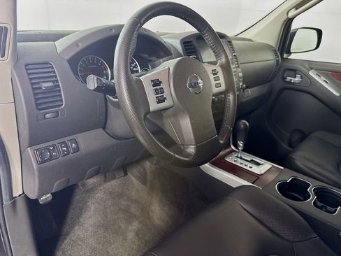 Used 2012 Nissan Pathfinder LE RWD image 9