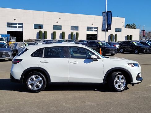 Certified 2024 Honda HR-V LX image 4