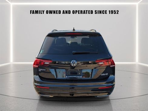 Certified 2021 Volkswagen Tiguan SE R-Line image 5
