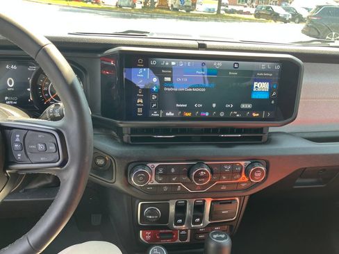 Used 2025 Jeep Wrangler Sport AWD/4WD image 19