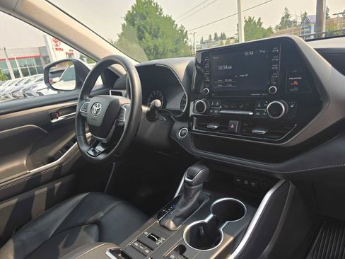 Certified 2020 Toyota Highlander XLE AWD/4WD image 10