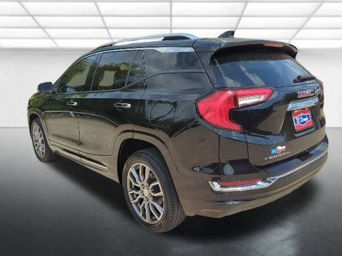 Used 2022 GMC Terrain Denali w/ Denali Premium Package image 2