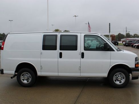 Used 2023 Chevrolet Express 2500 w/ Driver Convenience Package image 6