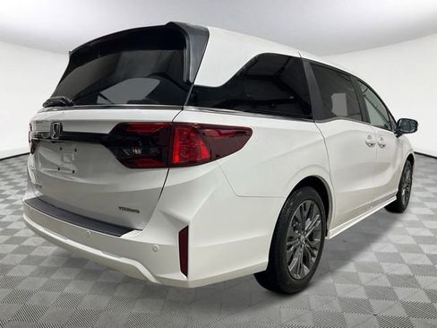 New 2026 Honda Odyssey Touring image 5