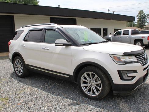 Used 2017 Ford Explorer Limited FWD image 11