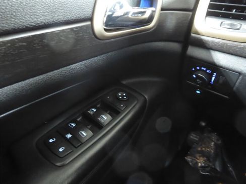 Used 2016 Jeep Grand Cherokee Laredo w/ Quick Order Package 23E image 16