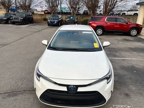 Used 2025 Toyota Corolla LE image 10