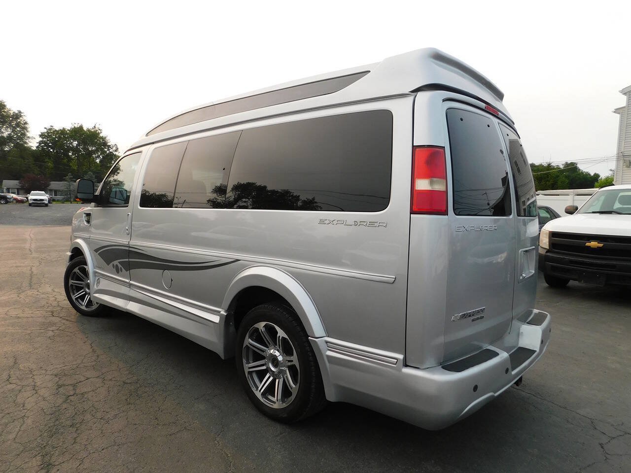 Used 2016 Chevrolet Express 2500 RWD image 6