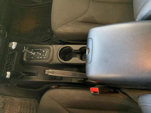 Used 2015 Jeep Wrangler Unlimited Sport AWD/4WD image 17
