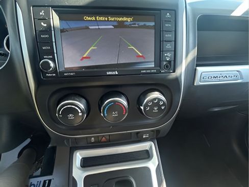 Used 2015 Jeep Compass FWD image 21