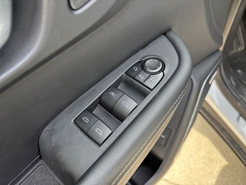 Used 2025 Buick Enclave Preferred AWD/4WD image 14