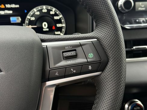 Used 2025 Mitsubishi Outlander SE image 16