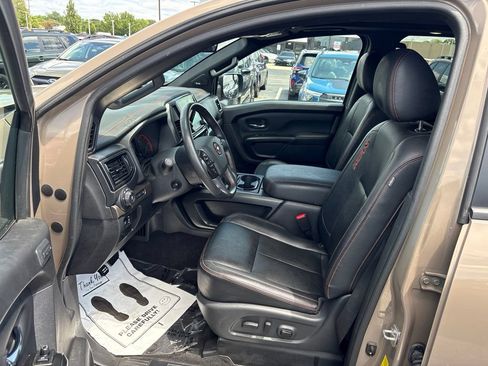 Used 2024 Nissan Titan PRO-4X w/ Pro-4x Convenience Package AWD/4WD image 9