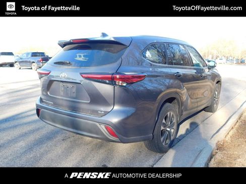 Used 2021 Toyota Highlander XLE image 11