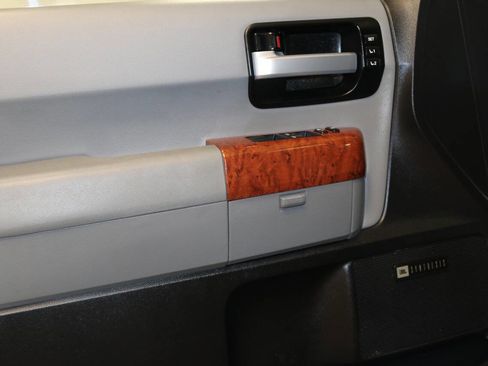 Used 2020 Toyota Sequoia Platinum image 68