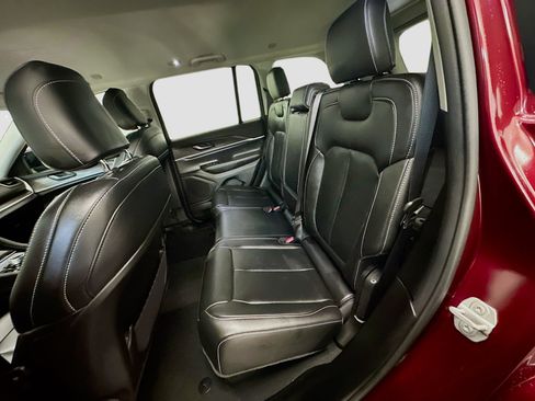 Used 2023 Jeep Grand Cherokee Limited w/ Black Appearance Package AWD/4WD image 29