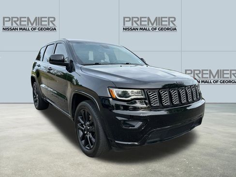 Used 2022 Jeep Grand Cherokee Laredo X RWD image 3