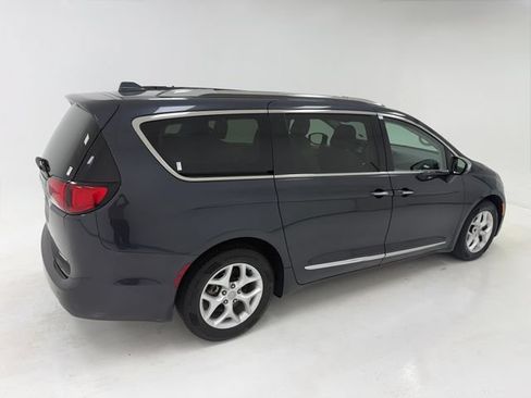 Used 2020 Chrysler Pacifica Limited FWD image 41