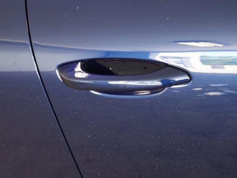 Used 2025 Porsche Macan image 16