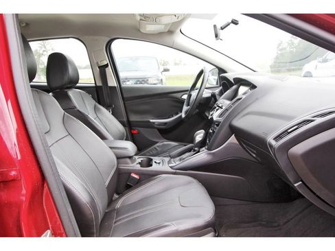 Used 2014 Ford Focus Titanium w/ Cargo Management Package FWD image 27