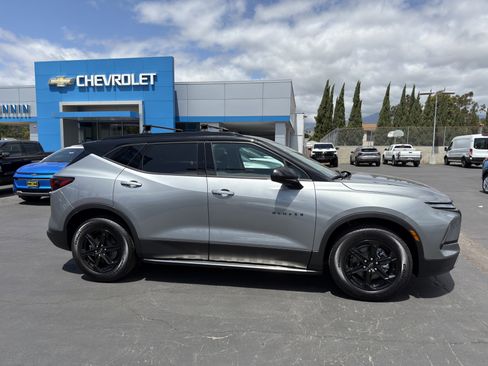 New 2025 Chevrolet Blazer LT w/ LPO, 'HIT The Road' Package FWD image 9