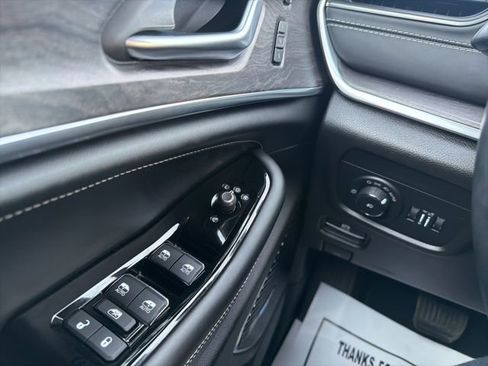 Used 2022 Jeep Grand Cherokee Overland w/ Luxury Tech Group IV image 26