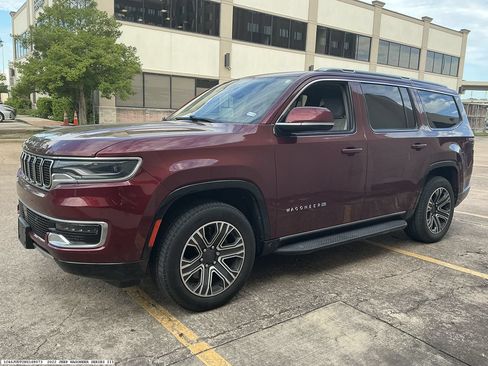 Used 2022 Jeep Wagoneer Series III w/ Flexible Seating Group RWD image 4