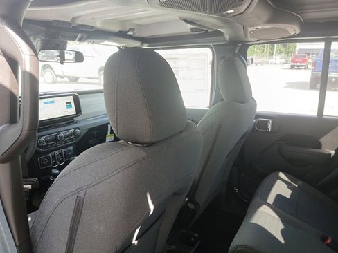 New 2025 Jeep Gladiator Sport image 10