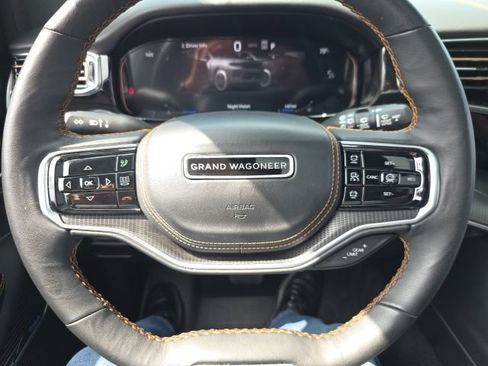 Used 2025 Jeep Grand Wagoneer Series III w/ Rear Seat Video Group 1 AWD/4WD image 17