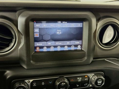 Used 2022 Jeep Gladiator Sport AWD/4WD image 14