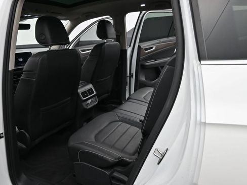 Used 2024 Volkswagen Atlas SEL AWD/4WD image 25
