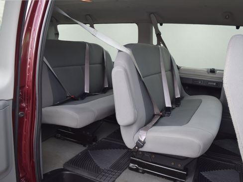 Used 2008 Ford E-350 and Econoline 350 XLT RWD image 8