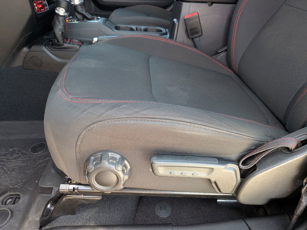 Used 2023 Jeep Gladiator Rubicon w/ LED Lighting Group AWD/4WD image 18