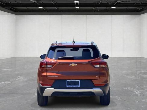 Used 2021 Chevrolet TrailBlazer LT w/ Premium Seating Package FWD image 4