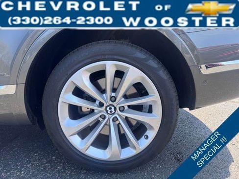 Used 2017 Bentley Bentayga image 31