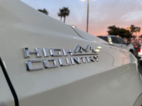 Used 2022 Chevrolet Tahoe High Country image 36