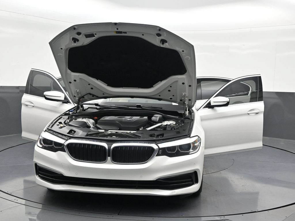 Used 2019 BMW 530i w/ Convenience Package RWD image 36