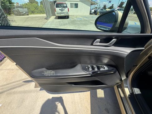 Used 2022 Kia K5 LXS FWD image 9