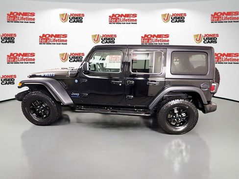 Used 2024 Jeep Wrangler Unlimited image 13