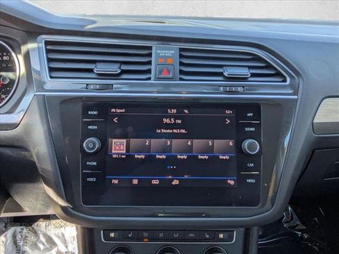 Used 2019 Volkswagen Tiguan SE image 15
