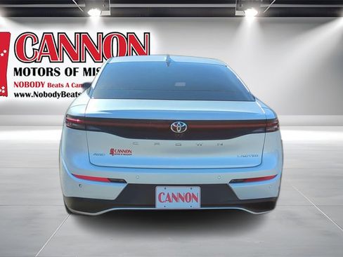 Used 2023 Toyota Crown image 6