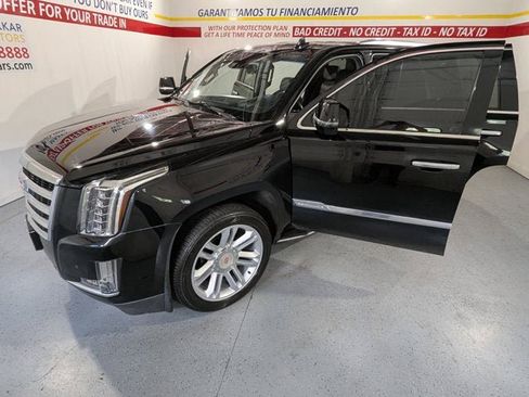 Used 2016 Cadillac Escalade Luxury image 11