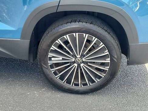 Certified 2025 Volkswagen Taos SE FWD image 29