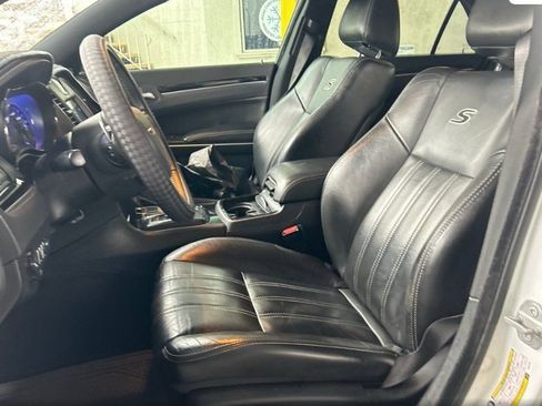 Used 2018 Chrysler 300 S image 6